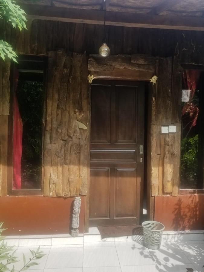 Made Roejas Homestay อูลูวาตู ภายนอก รูปภาพ