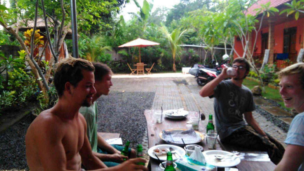 Made Roejas Homestay อูลูวาตู ภายนอก รูปภาพ