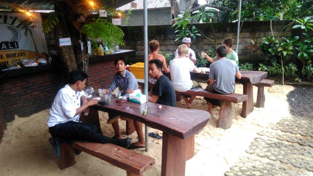 Made Roejas Homestay อูลูวาตู ภายนอก รูปภาพ