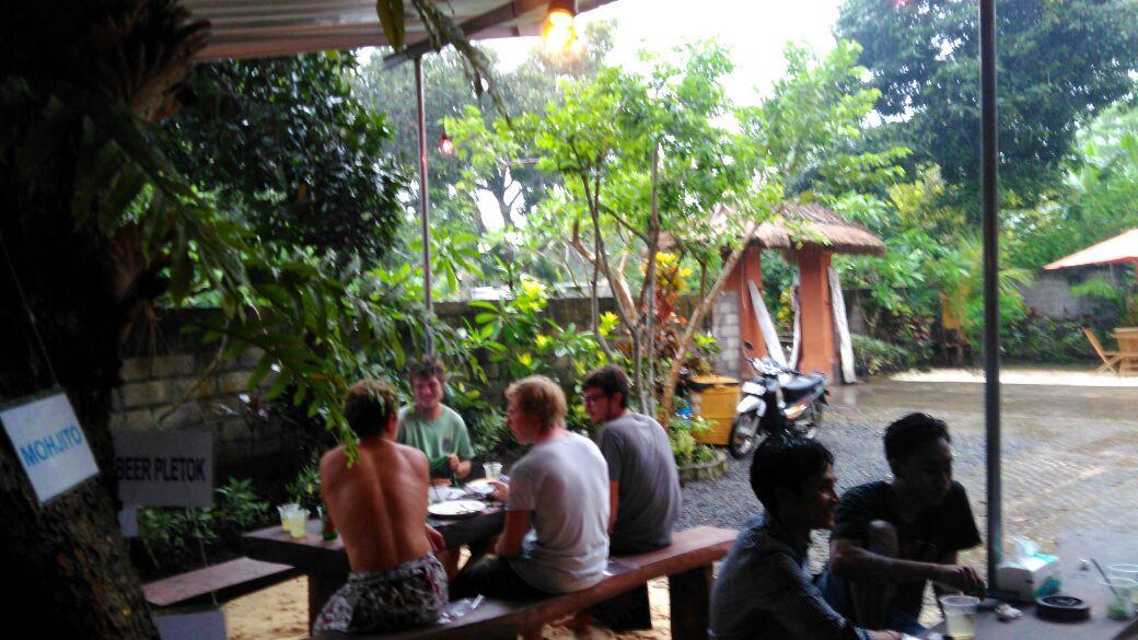 Made Roejas Homestay อูลูวาตู ภายนอก รูปภาพ