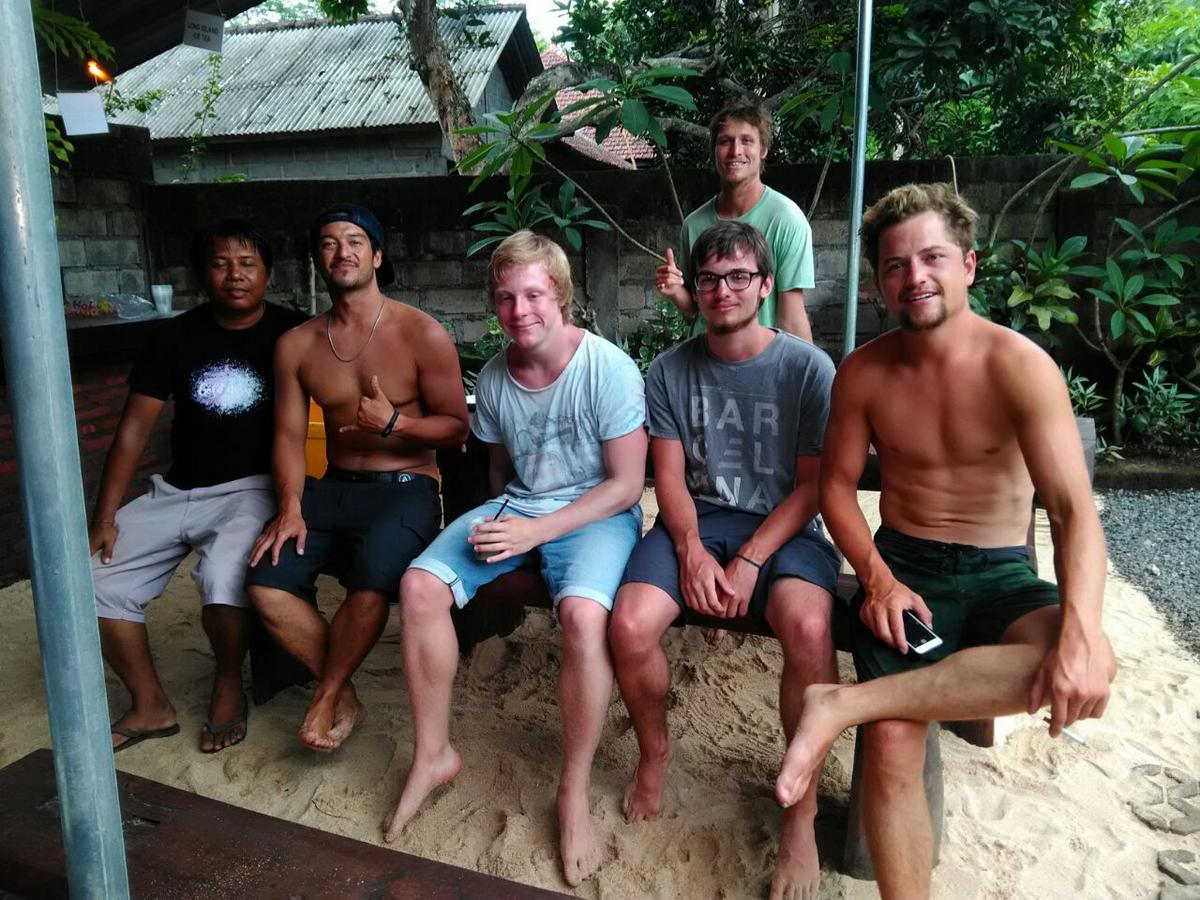 Made Roejas Homestay อูลูวาตู ภายนอก รูปภาพ