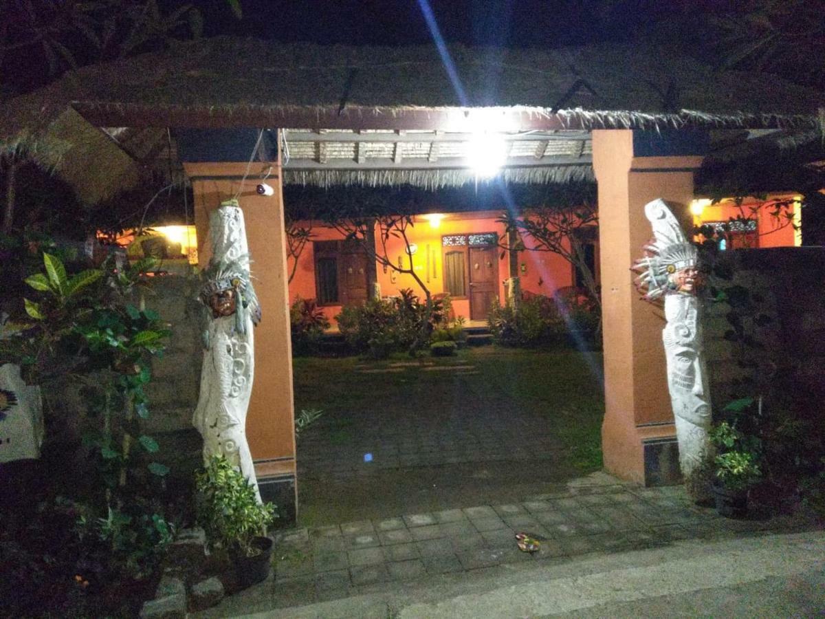 Made Roejas Homestay อูลูวาตู ภายนอก รูปภาพ